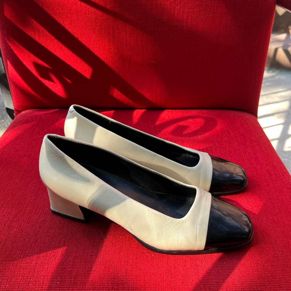 Vintage Aersoles Black and Cream Women's Shoes